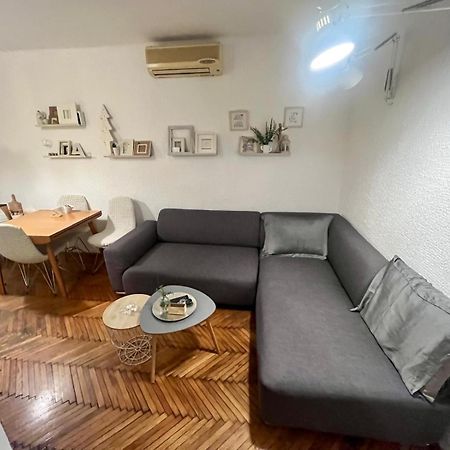 Apartamento Kopernik - Parking Available Belgrado Exterior foto
