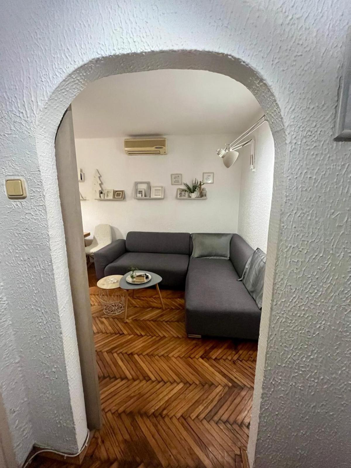 Apartamento Kopernik - Parking Available Belgrado Exterior foto